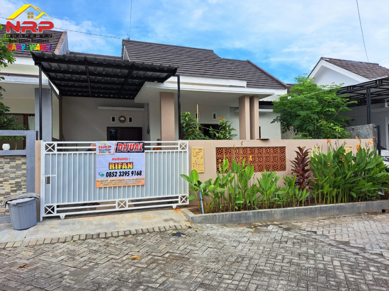Dijual Rumah Cantik  Murah Full Perabot Siap Huni di Perum. Brawijaya Residance - Banyuwangi Dijual Rumah Cantik Full Perabot Siap Huni di Perum. Brawijaya Residance - Banyuwangi Dijual Rumah Cantik Full Perabot Siap Huni di Perum. Brawijaya Residance - Banyuwangi
Sangat Cocok Untuk Hunian Dekat dengan Fasilitas Pendidikan, NRP BANYUWANGI