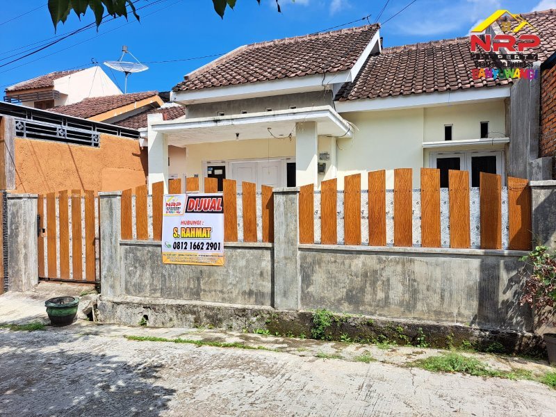 Dijual Rumah Cantik Murah  Siap Huni Di Perum. Puri Brawijaya Banyuwangi Dijual Rumah Cantik Murah  Siap Huni Di Perum. Puri Brawijaya Banyuwangi Dijual Rumah Cantik Murah&nbsp; Siap Huni Di Perum. Puri Brawijaya Banyuwangi
Hunian Strategis Pusat Kota dengan Lingkungan sejuk, asri dan mudah NRP BANYUWANGI