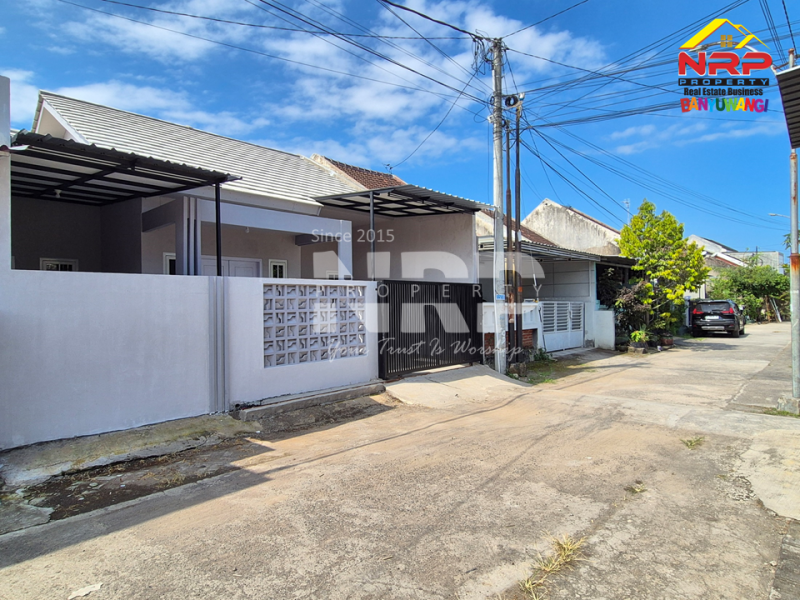 Dijual Rumah Cantik Siap Huni di Perum. Brawijaya - Banyuwangi Jual rumah baru 300 jutaan banyuwangi  Sederhana, tapi penuh arti. Rumah minimalis modern ini hadir dengan desain yang nyaman, fungsional, dan menenangkan
Dijual Rumah Cantik Siap Huni di Perum. NRP BANYUWANGI