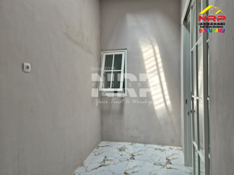 Dijual Rumah Cantik Siap Huni di Perum. Brawijaya - Banyuwangi Jual rumah baru 300 jutaan banyuwangi  Sederhana, tapi penuh arti. Rumah minimalis modern ini hadir dengan desain yang nyaman, fungsional, dan menenangkan
Dijual Rumah Cantik Siap Huni di Perum. NRP BANYUWANGI