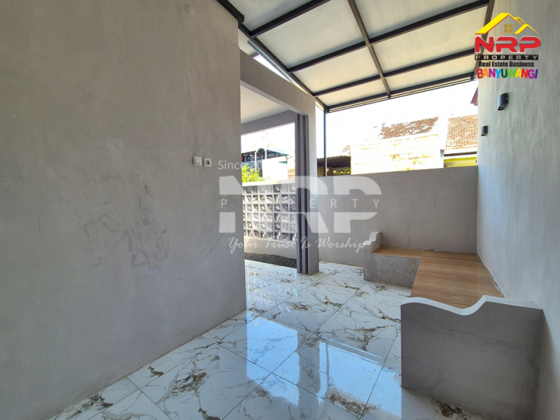 Dijual Rumah Cantik Siap Huni di Perum. Brawijaya - Banyuwangi Jual rumah baru 300 jutaan banyuwangi  Sederhana, tapi penuh arti. Rumah minimalis modern ini hadir dengan desain yang nyaman, fungsional, dan menenangkan
Dijual Rumah Cantik Siap Huni di Perum. NRP BANYUWANGI