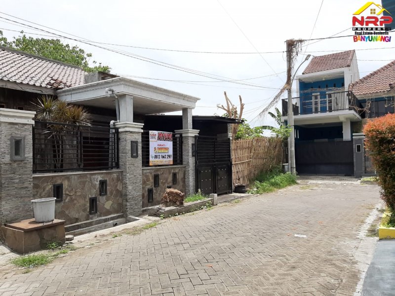 Dijual Rumah Cantik Siap Huni di Perum. Brawijaya Regency - Banyuwangi Dijual Rumah Cantik Siap Huni di Perum. Brawijaya Regency - Banyuwangi Dijual Rumah Cantik Siap Huni di Perum. Brawijaya Regency - Banyuwangi
Sangan Cocok Untuk Hunian Dekat dengan Fasilitas Pendidikan, Perbelanjaan, Transportasi NRP BANYUWANGI