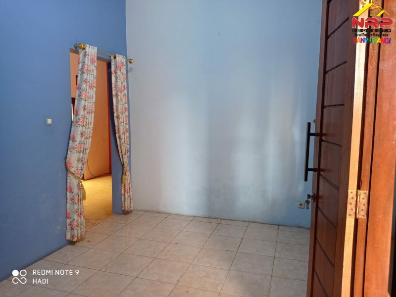 Dijual Rumah Cantik Siap Huni di Tepi Jl. Raya Srono - Banyuwangi Dijual Rumah Cantik Siap Huni di Tepi Jl. Raya Srono - Banyuwangi Dijual Rumah Cantik Siap Huni di Tepi Jl. Raya Srono - Banyuwangi
Lokasi Sangat Strategis Cocok Untuk Hunian Maupun Kantor
Dekat Dengan Fasilitas Pendidikan, NRP BANYUWANGI