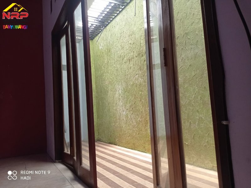 Dijual Rumah Cantik Siap Huni di Tepi Jl. Raya Srono - Banyuwangi Dijual Rumah Cantik Siap Huni di Tepi Jl. Raya Srono - Banyuwangi Dijual Rumah Cantik Siap Huni di Tepi Jl. Raya Srono - Banyuwangi
Lokasi Sangat Strategis Cocok Untuk Hunian Maupun Kantor
Dekat Dengan Fasilitas Pendidikan, NRP BANYUWANGI