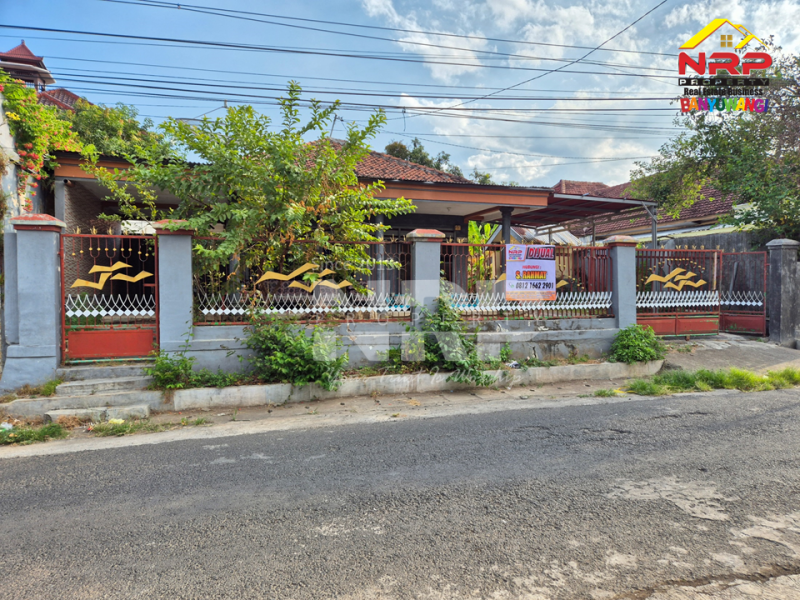Dijual Rumah Classic 150 Meter dari Jl. Basuki Rahmat - Banyuwangi  Dijual Rumah Classic 150 Meter dari Jl. Basuki Rahmat - Banyuwangi  Dijual Rumah Classic 150 Meter dari Jl. Basuki Rahmat - Banyuwangi&nbsp;
Rumah strategis berada di pusat kota banyuwangi&nbsp;
Dekat dengan ACE Hardware NRP BANYUWANGI