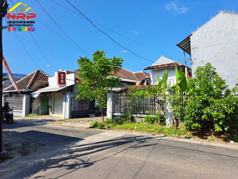 Dijual Rumah dan Kos- Kosan Belakang Kantor Bupati Banyuwangi  Dijual Rumah dan Kos- Kosan Belakang Kantor Bupati Banyuwangi  Dijual Rumah dan Kos- Kosan Belakang Kantor Bupati Banyuwangi&nbsp;
Lingkungan strategis , Berada di Pusat Perkantoran dan Perbelanjaan NRP BANYUWANGI