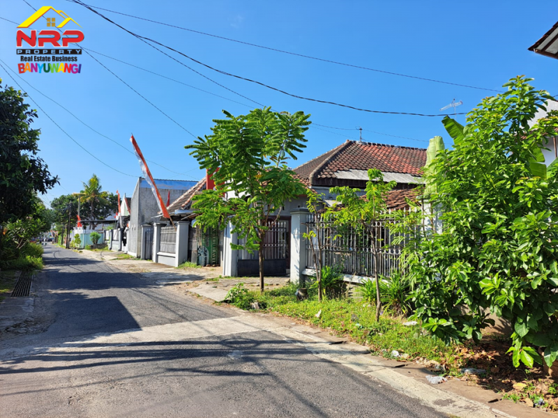 Dijual Rumah dan Kos- Kosan Belakang Kantor Bupati Banyuwangi  Dijual Rumah dan Kos- Kosan Belakang Kantor Bupati Banyuwangi  Dijual Rumah dan Kos- Kosan Belakang Kantor Bupati Banyuwangi&nbsp;
Lingkungan strategis , Berada di Pusat Perkantoran dan Perbelanjaan NRP BANYUWANGI