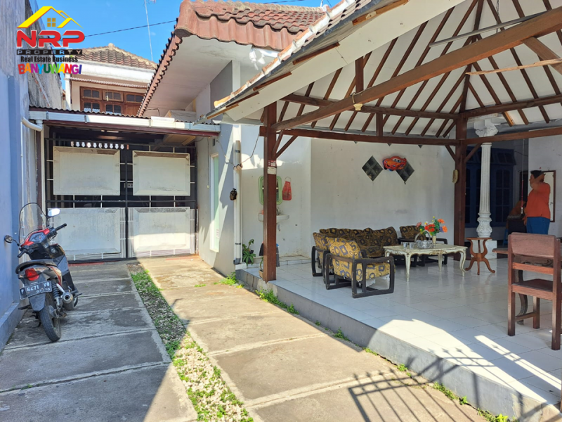 Dijual Rumah dan Kos- Kosan Belakang Kantor Bupati Banyuwangi  Dijual Rumah dan Kos- Kosan Belakang Kantor Bupati Banyuwangi  Dijual Rumah dan Kos- Kosan Belakang Kantor Bupati Banyuwangi&nbsp;
Lingkungan strategis , Berada di Pusat Perkantoran dan Perbelanjaan NRP BANYUWANGI