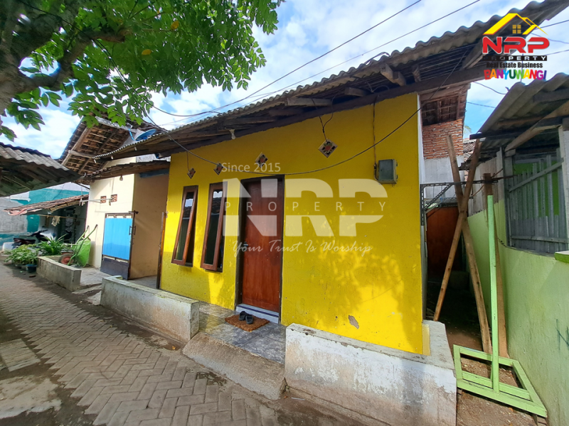Dijual Rumah dan Kos2an di Bulusan - Banyuwangi  Dijual rumah di bulusan banyuwangi  Dijual Rumah dan Kos2an di Bulusan - Banyuwangi&nbsp;
Dekat dengan pantai warudoyong bulusan, Akses jl. RD 2&nbsp;

Luas Tanah 87 M2
Luas Bangunan 87 NRP BANYUWANGI