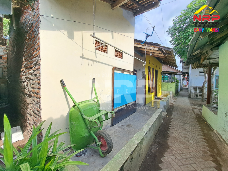 Dijual Rumah dan Kos2an di Bulusan - Banyuwangi  Dijual rumah di bulusan banyuwangi  Dijual Rumah dan Kos2an di Bulusan - Banyuwangi&nbsp;
Dekat dengan pantai warudoyong bulusan, Akses jl. RD 2&nbsp;

Luas Tanah 87 M2
Luas Bangunan 87 NRP BANYUWANGI