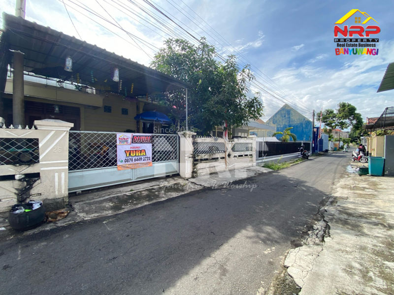 Dijual Rumah dan Kos"an Siap Huni Di Tengah Kota Banyuwangi Dijual Rumah dan Kos"an Siap Huni Di Tengah Kota Banyuwangi Dijual Rumah dan Kos"an Siap Huni Di Tengah Kota Banyuwangi
Hunian Exclusive berada di Pusat kota Banyuwangi dekat Taman Makam Pahlawan NRP BANYUWANGI