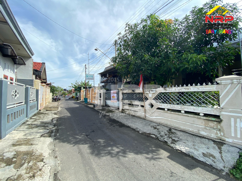 Dijual Rumah dan Kos"an Siap Huni Di Tengah Kota Banyuwangi Dijual Rumah dan Kos"an Siap Huni Di Tengah Kota Banyuwangi Dijual Rumah dan Kos"an Siap Huni Di Tengah Kota Banyuwangi
Hunian Exclusive berada di Pusat kota Banyuwangi dekat Taman Makam Pahlawan NRP BANYUWANGI
