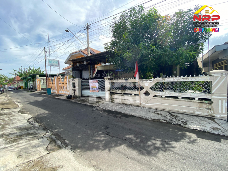 Dijual Rumah dan Kos"an Siap Huni Di Tengah Kota Banyuwangi Dijual Rumah dan Kos"an Siap Huni Di Tengah Kota Banyuwangi Dijual Rumah dan Kos"an Siap Huni Di Tengah Kota Banyuwangi
Hunian Exclusive berada di Pusat kota Banyuwangi dekat Taman Makam Pahlawan NRP BANYUWANGI