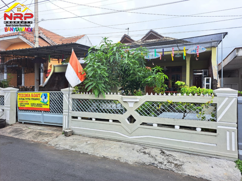 Dijual Rumah dan Kos"an Siap Huni Di Tengah Kota Banyuwangi Dijual Rumah dan Kos"an Siap Huni Di Tengah Kota Banyuwangi Dijual Rumah dan Kos"an Siap Huni Di Tengah Kota Banyuwangi
Hunian Exclusive berada di Pusat kota Banyuwangi dekat Taman Makam Pahlawan NRP BANYUWANGI