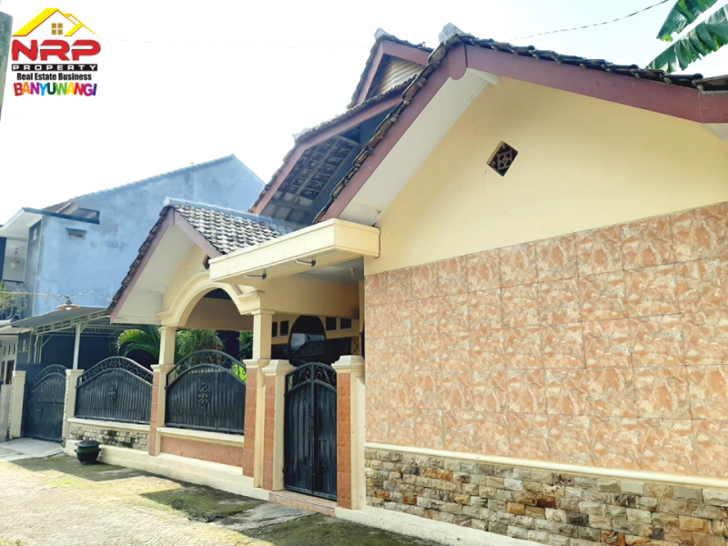 Dijual Rumah dan Kos-kosan Mewah Full Furnished di Kertosari - Banyuwangi  Dijual Rumah dan Kos-kosan Mewah Full Furnished di Kertosari - Banyuwangi  Dijual Rumah dan Kos-kosan Mewah Full Furnished di Kertosari - Banyuwangi&nbsp;
Terletak di kawasan bisnis aktif, ramai dan padat penduduk.
Dekat dengan NRP BANYUWANGI