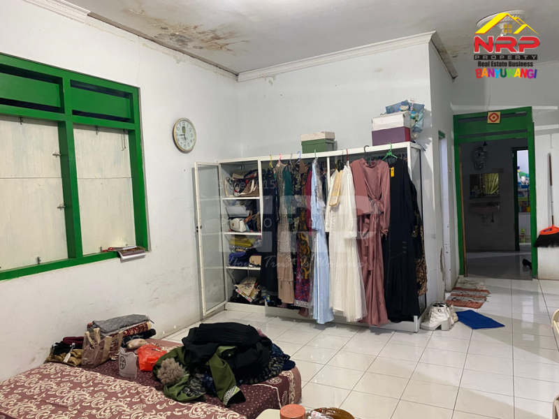 Dijual Rumah dan tanah kosong murah di Tukangkayu - Banyuwangi  Dijual Rumah Luas di Banyuwangi Kota  Dijual Rumah dan tanah kosong murah di Tukangkayu - Banyuwangi&nbsp;
Hunian classic di Pusat Kota, Belakang taman makam pahlawan, masih siap huni.
Cocok NRP BANYUWANGI