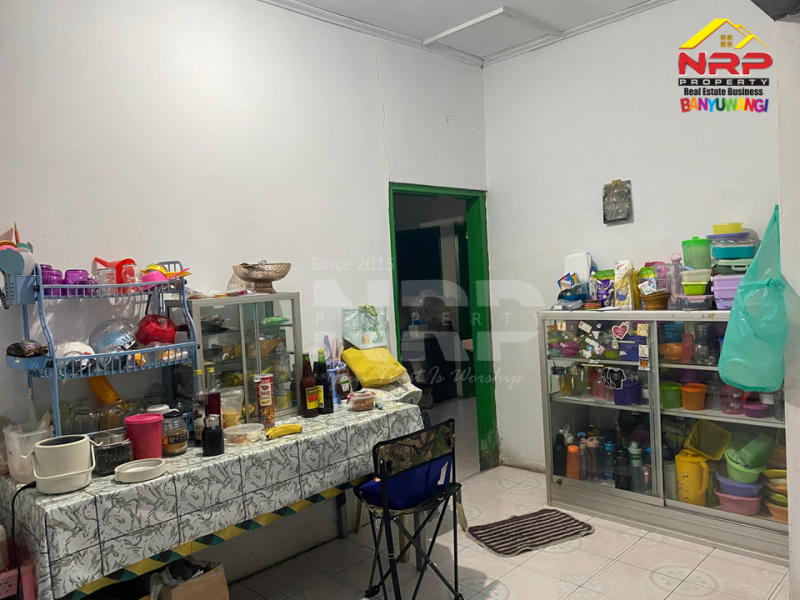 Dijual Rumah dan tanah kosong murah di Tukangkayu - Banyuwangi  Dijual Rumah Luas di Banyuwangi Kota  Dijual Rumah dan tanah kosong murah di Tukangkayu - Banyuwangi&nbsp;
Hunian classic di Pusat Kota, Belakang taman makam pahlawan, masih siap huni.
Cocok NRP BANYUWANGI