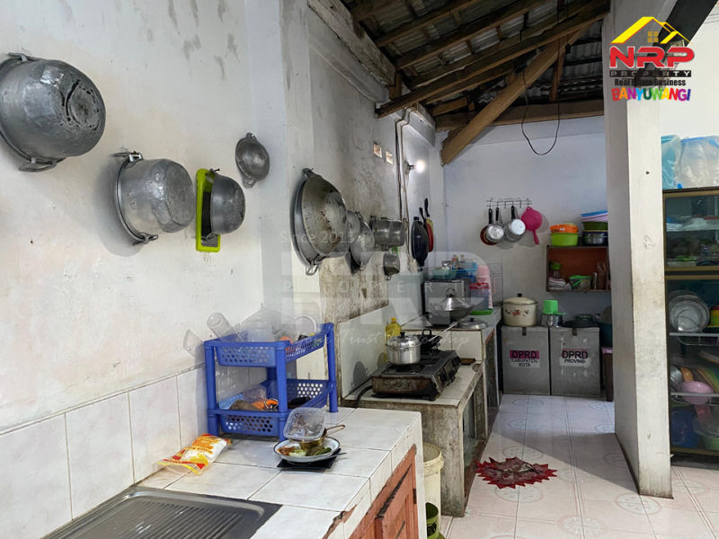 Dijual Rumah dan tanah kosong murah di Tukangkayu - Banyuwangi  Dijual Rumah Luas di Banyuwangi Kota  Dijual Rumah dan tanah kosong murah di Tukangkayu - Banyuwangi&nbsp;
Hunian classic di Pusat Kota, Belakang taman makam pahlawan, masih siap huni.
Cocok NRP BANYUWANGI