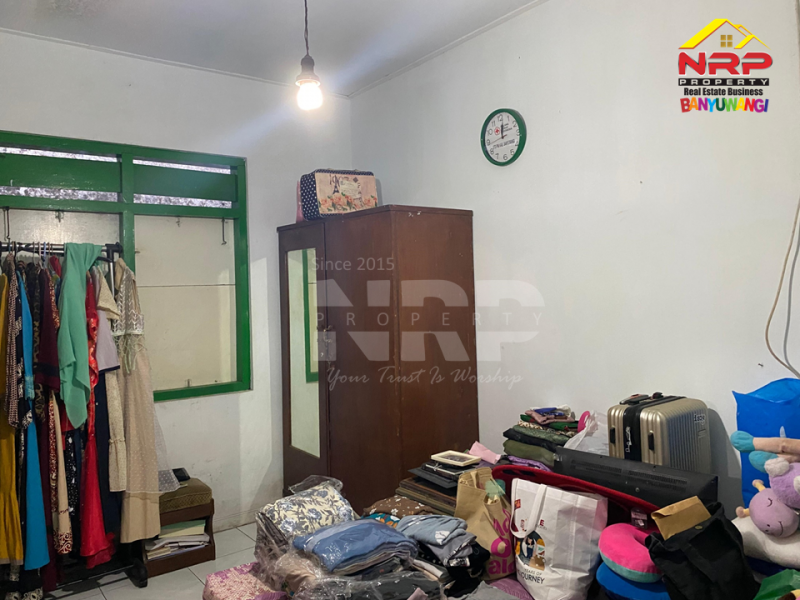 Dijual Rumah dan tanah kosong murah di Tukangkayu - Banyuwangi  Dijual Rumah Luas di Banyuwangi Kota  Dijual Rumah dan tanah kosong murah di Tukangkayu - Banyuwangi&nbsp;
Hunian classic di Pusat Kota, Belakang taman makam pahlawan, masih siap huni.
Cocok NRP BANYUWANGI