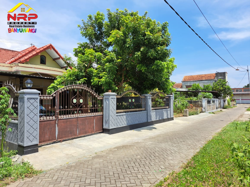 Dijual Rumah dan tanah Siap Huni 100 Meter dari Jl. Utama Srono - Bwi Dijual Rumah dan tanah Siap Huni 100 Meter dari Jl. Utama Srono - Bwi Dijual Rumah dan tanah Siap Huni 100 Meter dari Jl. Utama Srono - Bwi
Dekat dengan Fasilitas Pendidikan Srono,&nbsp;

Luas Tanah : 600 M2
Luas Bangunan : NRP BANYUWANGI
