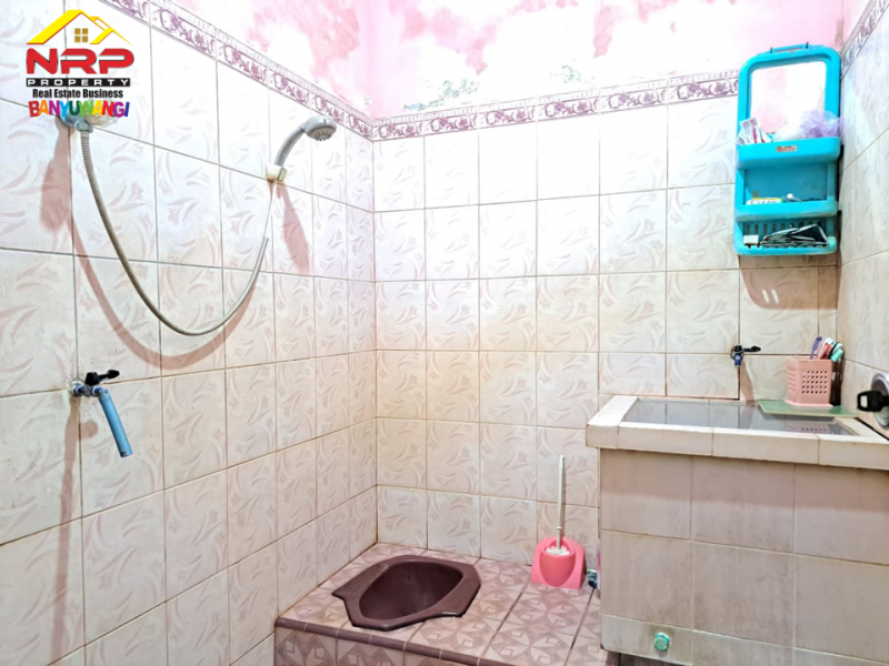 Dijual Rumah dan tanah Siap Huni 100 Meter dari Jl. Utama Srono - Bwi Dijual Rumah dan tanah Siap Huni 100 Meter dari Jl. Utama Srono - Bwi Dijual Rumah dan tanah Siap Huni 100 Meter dari Jl. Utama Srono - Bwi
Dekat dengan Fasilitas Pendidikan Srono,&nbsp;

Luas Tanah : 600 M2
Luas Bangunan : NRP BANYUWANGI