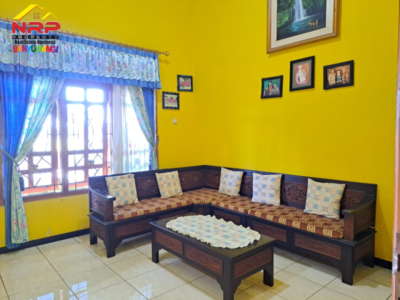 Dijual Rumah dan tanah Siap Huni 100 Meter dari Jl. Utama Srono - Bwi Dijual Rumah dan tanah Siap Huni 100 Meter dari Jl. Utama Srono - Bwi Dijual Rumah dan tanah Siap Huni 100 Meter dari Jl. Utama Srono - Bwi
Dekat dengan Fasilitas Pendidikan Srono,&nbsp;

Luas Tanah : 600 M2
Luas Bangunan : NRP BANYUWANGI