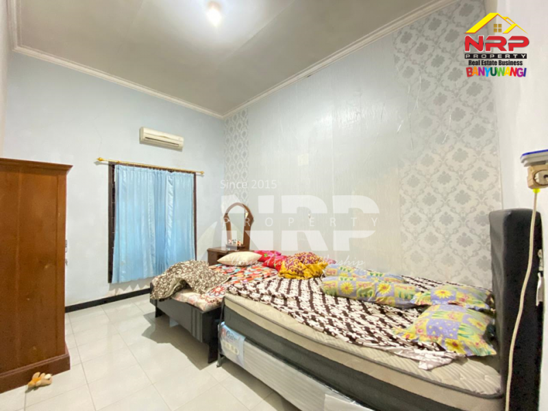 Dijual Rumah dengan ruang usaha cafe di Singotrunan - Banyuwangi  Dijual Rumah dengan ruang usaha cafe di Singotrunan - Banyuwangi  Dijual Rumah dengan ruang usaha cafe di Singotrunan - Banyuwangi&nbsp;
Dekat dengan fasilitas pendidikan dan perkantoran, Akses Jl. Sangat Lebar&nbsp;

Luas NRP BANYUWANGI