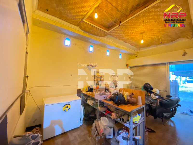 Dijual Rumah dengan ruang usaha cafe di Singotrunan - Banyuwangi  Dijual Rumah dengan ruang usaha cafe di Singotrunan - Banyuwangi  Dijual Rumah dengan ruang usaha cafe di Singotrunan - Banyuwangi&nbsp;
Dekat dengan fasilitas pendidikan dan perkantoran, Akses Jl. Sangat Lebar&nbsp;

Luas NRP BANYUWANGI