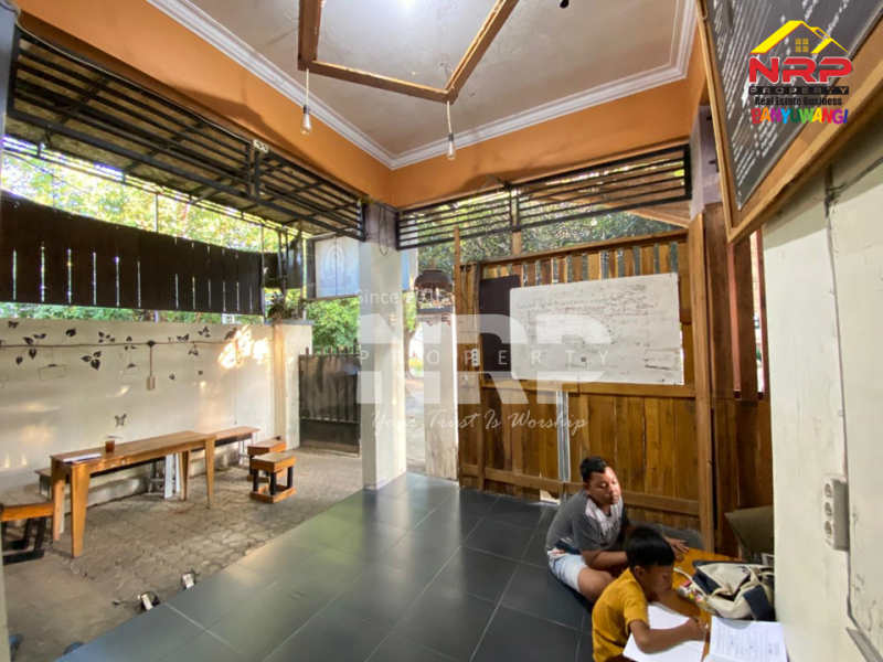 Dijual Rumah dengan ruang usaha cafe di Singotrunan - Banyuwangi  Dijual Rumah dengan ruang usaha cafe di Singotrunan - Banyuwangi  Dijual Rumah dengan ruang usaha cafe di Singotrunan - Banyuwangi&nbsp;
Dekat dengan fasilitas pendidikan dan perkantoran, Akses Jl. Sangat Lebar&nbsp;

Luas NRP BANYUWANGI