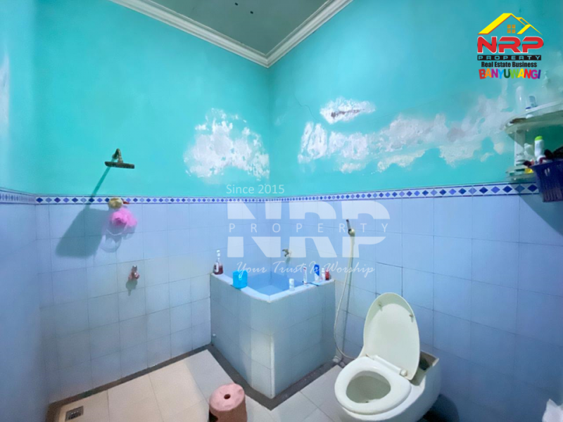 Dijual Rumah dengan ruang usaha cafe di Singotrunan - Banyuwangi  Dijual Rumah dengan ruang usaha cafe di Singotrunan - Banyuwangi  Dijual Rumah dengan ruang usaha cafe di Singotrunan - Banyuwangi&nbsp;
Dekat dengan fasilitas pendidikan dan perkantoran, Akses Jl. Sangat Lebar&nbsp;

Luas NRP BANYUWANGI