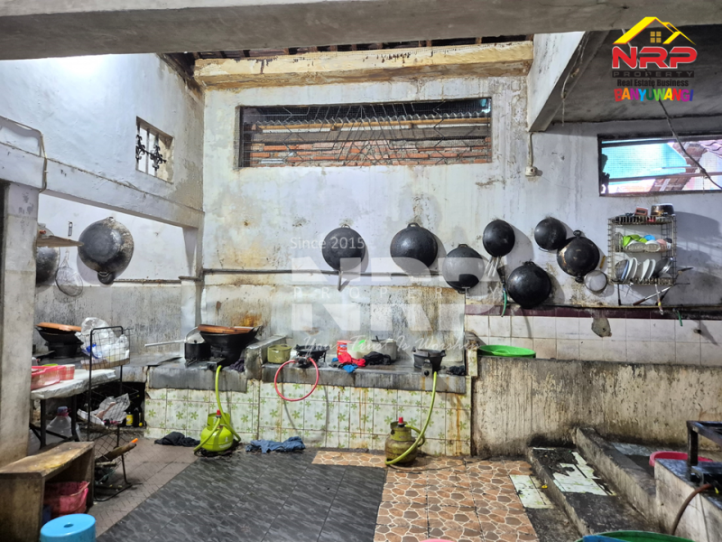 Dijual Rumah dengan Ruang Usaha Ex. Rumah Makan di Temenggungan - Banyuwangi  Dijual Rumah dengan Ruang Usaha Ex. Rumah Makan di Temenggungan - Banyuwangi  Dijual Rumah dengan Ruang Usaha Ex. Rumah Makan di Temenggungan - Banyuwangi&nbsp;
Ruang usaha strategis dekat dengan alun-Alun Blambangan, Dekat dengan Pasar NRP BANYUWANGI