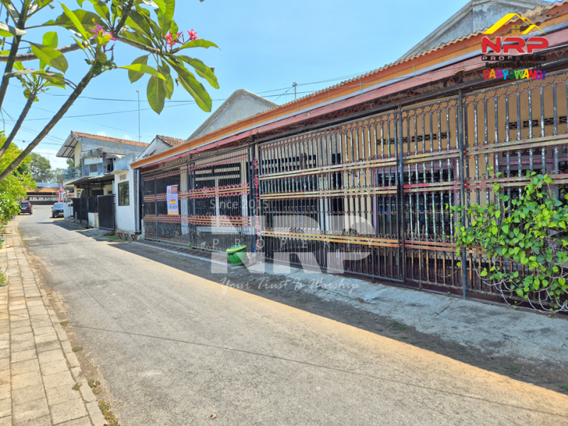 Dijual Rumah di Pusat Kota, Sobo - Banyuwangi Dijual Rumah di Pusat Kota, Sobo - Banyuwangi Dijual Rumah di Pusat Kota, Sobo - Banyuwangi
Dekat dengan kelurahan Sobo, Lingkungan Kantor Dinas Pemerintahan, Komersial dan Bisnis Aktif di Kota NRP BANYUWANGI