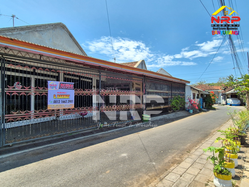 Dijual Rumah di Pusat Kota, Sobo - Banyuwangi Dijual Rumah di Pusat Kota, Sobo - Banyuwangi Dijual Rumah di Pusat Kota, Sobo - Banyuwangi
Dekat dengan kelurahan Sobo, Lingkungan Kantor Dinas Pemerintahan, Komersial dan Bisnis Aktif di Kota NRP BANYUWANGI