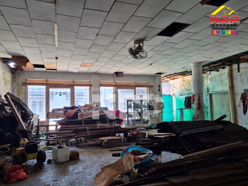 Dijual Rumah di Pusat Kota, Sobo - Banyuwangi Dijual Rumah di Pusat Kota, Sobo - Banyuwangi Dijual Rumah di Pusat Kota, Sobo - Banyuwangi
Dekat dengan kelurahan Sobo, Lingkungan Kantor Dinas Pemerintahan, Komersial dan Bisnis Aktif di Kota NRP BANYUWANGI