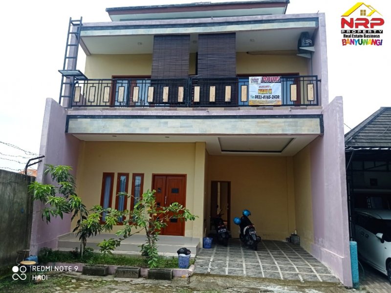 Dijual Rumah Ecxlusive 2 Lantai  Di Perum. Madania Residence - Genteng Dijual Rumah Ecxlusive 2 Lantai  Di Perum. Madania Residence - Genteng Dijual Rumah Ecxlusive 2 Lantai&nbsp; Di Perum. Madania Residence - Genteng
Lokasi Pojok sangat Strategis, Pusat Bisnis, Dekat Perbelanjaan dan Fasilitas NRP BANYUWANGI