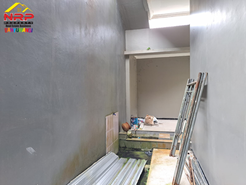 Dijual Rumah Ecxlusive 2 Lantai Di Perum. Madania Residence - Genteng Dijual Rumah Ecxlusive 2 Lantai Di Perum. Madania Residence - Genteng Dijual Rumah Ecxlusive 2 Lantai Di Perum. Madania Residence - Genteng
Lokasi Strategis, Pusat Bisnis, Dekat Perbelanjaan dan Fasilitas Pendidikan
Lingkungan NRP BANYUWANGI