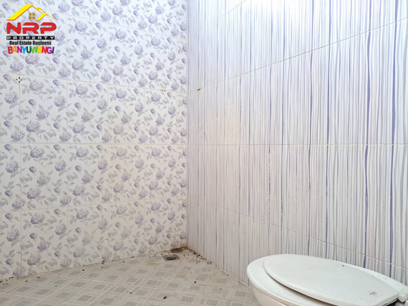 Dijual Rumah Ecxlusive 2 Lantai Di Perum. Madania Residence - Genteng Dijual Rumah Ecxlusive 2 Lantai Di Perum. Madania Residence - Genteng Dijual Rumah Ecxlusive 2 Lantai Di Perum. Madania Residence - Genteng
Lokasi Strategis, Pusat Bisnis, Dekat Perbelanjaan dan Fasilitas Pendidikan
Lingkungan NRP BANYUWANGI