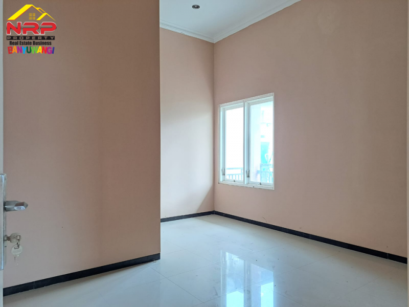 Dijual Rumah Ecxlusive 2 Lantai Di Perum. Madania Residence - Genteng Dijual Rumah Ecxlusive 2 Lantai Di Perum. Madania Residence - Genteng Dijual Rumah Ecxlusive 2 Lantai Di Perum. Madania Residence - Genteng
Lokasi Strategis, Pusat Bisnis, Dekat Perbelanjaan dan Fasilitas Pendidikan
Lingkungan NRP BANYUWANGI