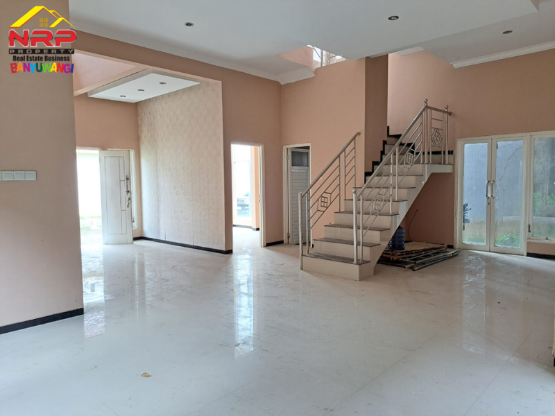 Dijual Rumah Ecxlusive 2 Lantai Di Perum. Madania Residence - Genteng Dijual Rumah Ecxlusive 2 Lantai Di Perum. Madania Residence - Genteng Dijual Rumah Ecxlusive 2 Lantai Di Perum. Madania Residence - Genteng
Lokasi Strategis, Pusat Bisnis, Dekat Perbelanjaan dan Fasilitas Pendidikan
Lingkungan NRP BANYUWANGI