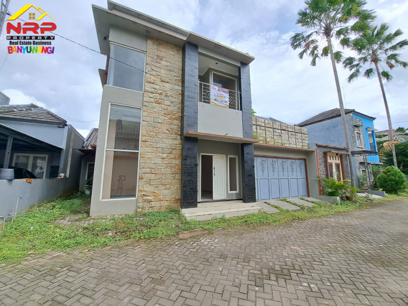 Dijual Rumah Ecxlusive 2 Lantai Di Perum. Madania Residence - Genteng Dijual Rumah Ecxlusive 2 Lantai Di Perum. Madania Residence - Genteng Dijual Rumah Ecxlusive 2 Lantai Di Perum. Madania Residence - Genteng
Lokasi Strategis, Pusat Bisnis, Dekat Perbelanjaan dan Fasilitas Pendidikan
Lingkungan NRP BANYUWANGI