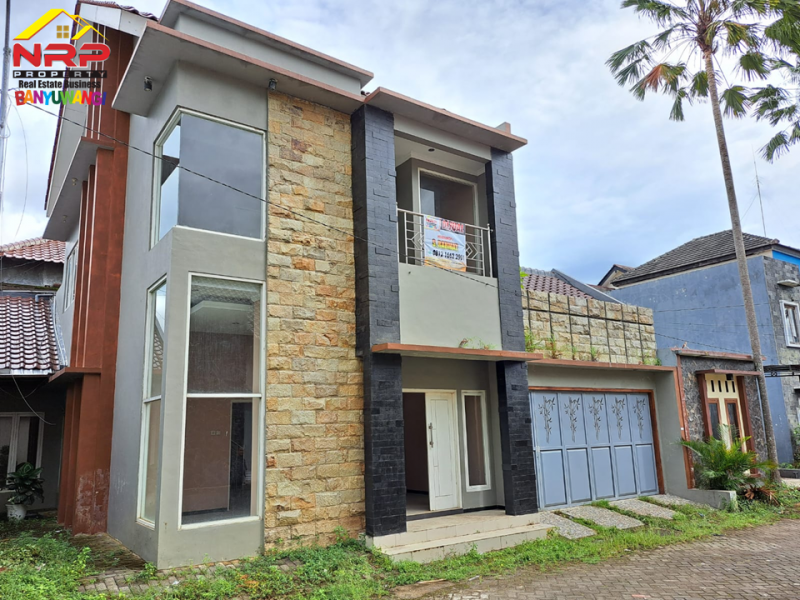 Dijual Rumah Ecxlusive 2 Lantai Di Perum. Madania Residence - Genteng Dijual Rumah Ecxlusive 2 Lantai Di Perum. Madania Residence - Genteng Dijual Rumah Ecxlusive 2 Lantai Di Perum. Madania Residence - Genteng
Lokasi Strategis, Pusat Bisnis, Dekat Perbelanjaan dan Fasilitas Pendidikan
Lingkungan NRP BANYUWANGI