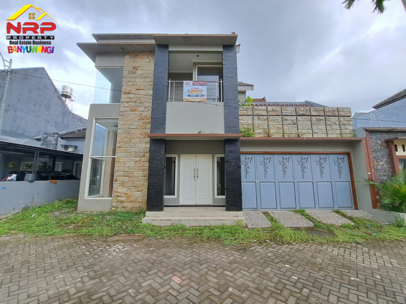 Dijual Rumah Ecxlusive 2 Lantai Di Perum. Madania Residence - Genteng Dijual Rumah Ecxlusive 2 Lantai Di Perum. Madania Residence - Genteng Dijual Rumah Ecxlusive 2 Lantai Di Perum. Madania Residence - Genteng
Lokasi Strategis, Pusat Bisnis, Dekat Perbelanjaan dan Fasilitas Pendidikan
Lingkungan NRP BANYUWANGI