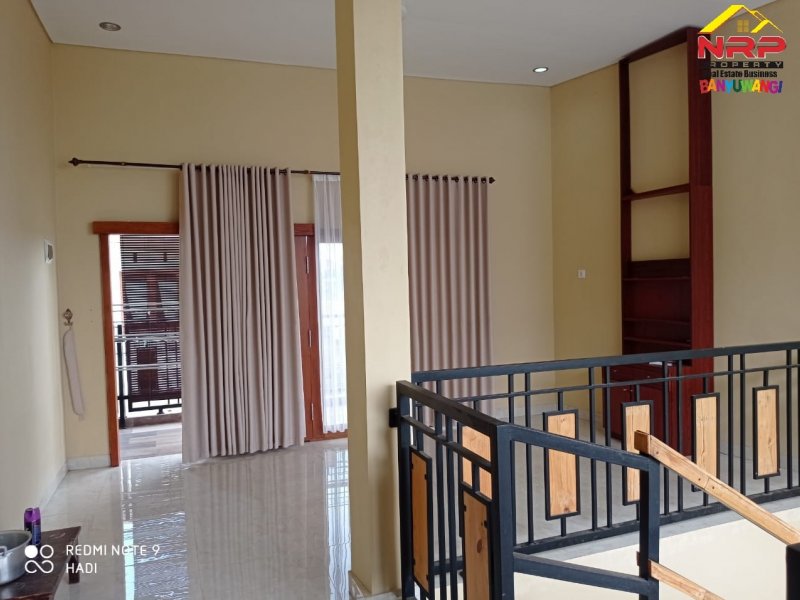 Dijual Rumah Ecxlusive 2 Lantai  Di Perum. Madania Residence - Genteng Dijual Rumah Ecxlusive 2 Lantai  Di Perum. Madania Residence - Genteng Dijual Rumah Ecxlusive 2 Lantai&nbsp; Di Perum. Madania Residence - Genteng
Lokasi Pojok sangat Strategis, Pusat Bisnis, Dekat Perbelanjaan dan Fasilitas NRP BANYUWANGI