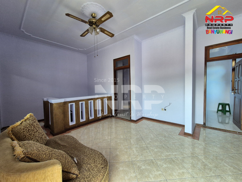Dijual Rumah Exclusive 2 Lantai di Perum. GGM Klatak - Banyuwangi Dijual Rumah Exclusive 2 Lantai di Perum. GGM Klatak - Banyuwangi Dijual Rumah Exclusive 2 Lantai di Perum. GGM Klatak - Banyuwangi
Lokasi Rumah Hook, sangat nyaman untuk tempat tinggal&nbsp;

LT/LB : 126/153 M2 NRP BANYUWANGI