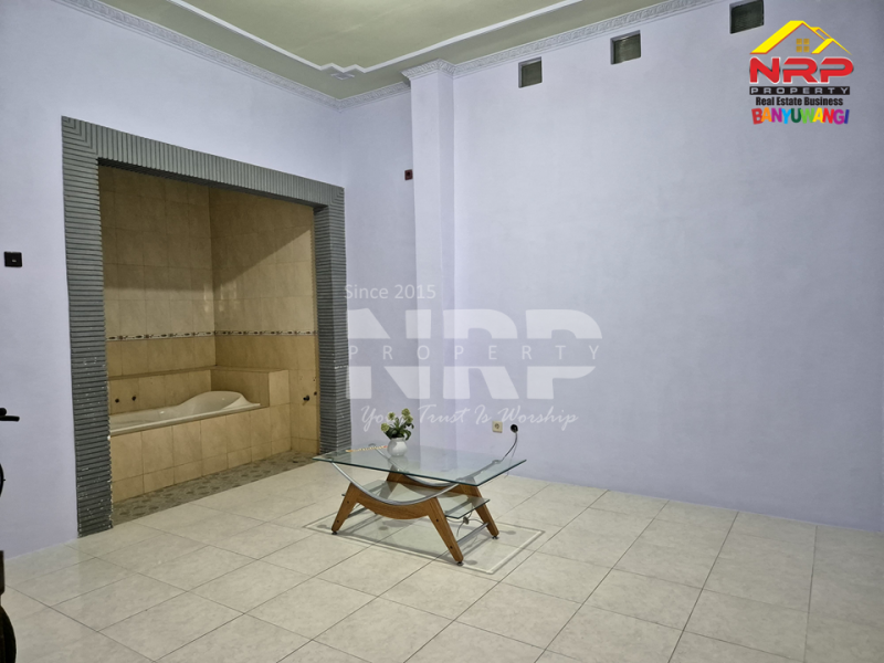 Dijual Rumah Exclusive 2 Lantai di Perum. GGM Klatak - Banyuwangi Dijual Rumah Exclusive 2 Lantai di Perum. GGM Klatak - Banyuwangi Dijual Rumah Exclusive 2 Lantai di Perum. GGM Klatak - Banyuwangi
Lokasi Rumah Hook, sangat nyaman untuk tempat tinggal&nbsp;

LT/LB : 126/153 M2 NRP BANYUWANGI