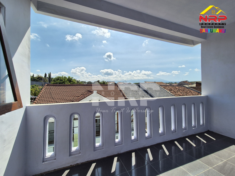 Dijual Rumah Exclusive 2 Lantai di Perum. GGM Klatak - Banyuwangi Dijual Rumah Exclusive 2 Lantai di Perum. GGM Klatak - Banyuwangi Dijual Rumah Exclusive 2 Lantai di Perum. GGM Klatak - Banyuwangi
Lokasi Rumah Hook, sangat nyaman untuk tempat tinggal&nbsp;

LT/LB : 126/153 M2 NRP BANYUWANGI
