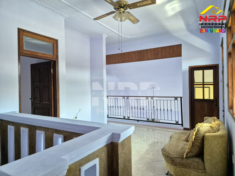 Dijual Rumah Exclusive 2 Lantai di Perum. GGM Klatak - Banyuwangi Dijual Rumah Exclusive 2 Lantai di Perum. GGM Klatak - Banyuwangi Dijual Rumah Exclusive 2 Lantai di Perum. GGM Klatak - Banyuwangi
Lokasi Rumah Hook, sangat nyaman untuk tempat tinggal&nbsp;

LT/LB : 126/153 M2 NRP BANYUWANGI