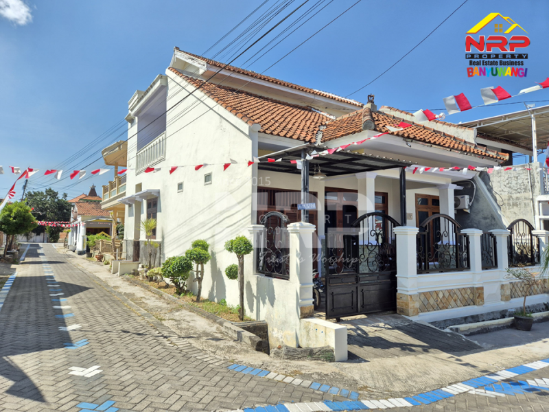 Dijual Rumah Exclusive 2 Lantai di Perum. GGM Klatak - Banyuwangi Dijual Rumah Exclusive 2 Lantai di Perum. GGM Klatak - Banyuwangi Dijual Rumah Exclusive 2 Lantai di Perum. GGM Klatak - Banyuwangi
Lokasi Rumah Hook, sangat nyaman untuk tempat tinggal&nbsp;

LT/LB : 126/153 M2 NRP BANYUWANGI