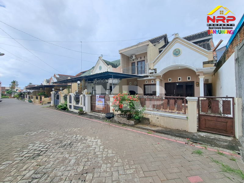 Dijual Rumah Exclusive 2 Lantai di Perum. Mendut Regency - Banyuwangi  Dijual Rumah Exclusive 2 Lantai di Perum. Mendut Regency - Banyuwangi  Dijual Rumah Exclusive 2 Lantai di Perum. Mendut Regency - Banyuwangi&nbsp;
Hunian Exclusive terletak di Kawasan Perumahan Elit di Pusat Kota NRP BANYUWANGI