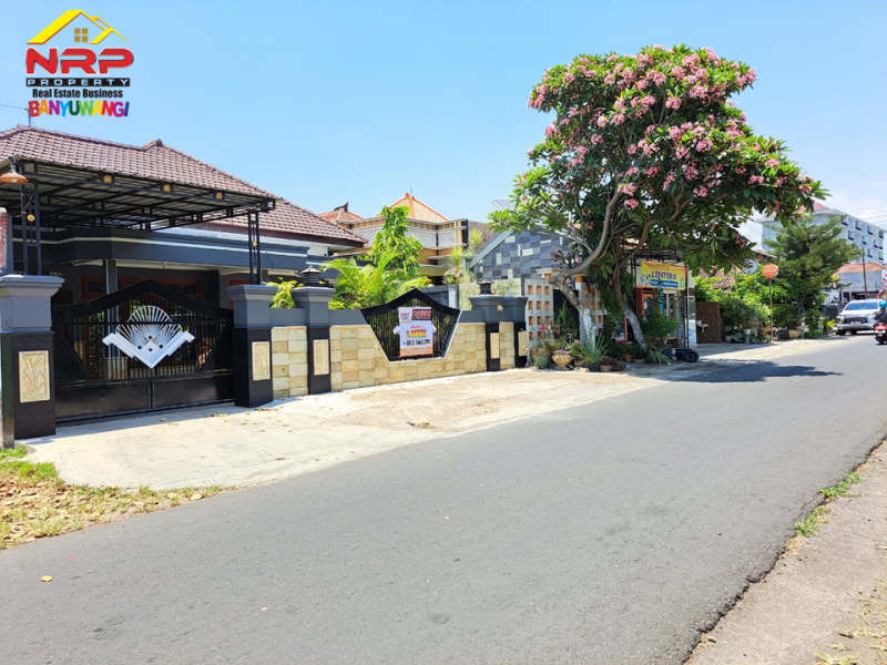 Dijual Rumah Exclusive di Belakang Hotel Santika - Banyuwangi  Dijual Rumah Exclusive di Belakang Hotel Santika - Banyuwangi  Dijual Rumah Exclusive di Belakang Hotel Santika - Banyuwangi&nbsp;
Hunian Strategis di Pusat Kota . 300 Meter dari Hotel Santika.
Dekat dengan fasilitias NRP BANYUWANGI